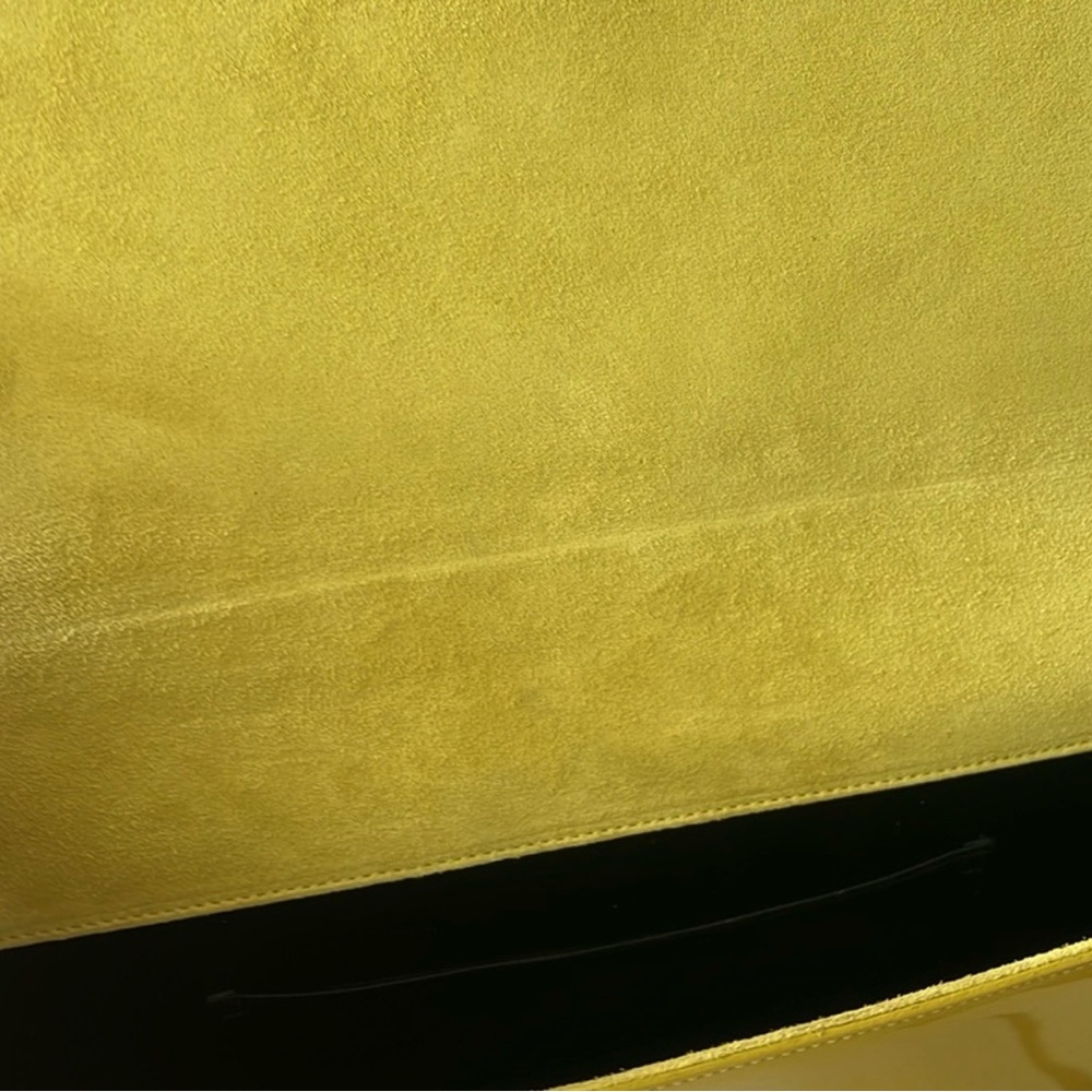 RARE SEASONAL COLOR!  YSL Cassandre patent leather clutch - Picture 3 of 6